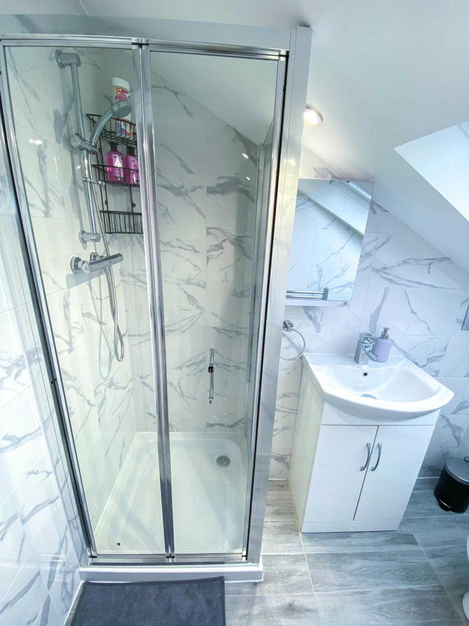 Large 1-Bedroom Flat, 5 Guest, London - F4 Exteriör bild