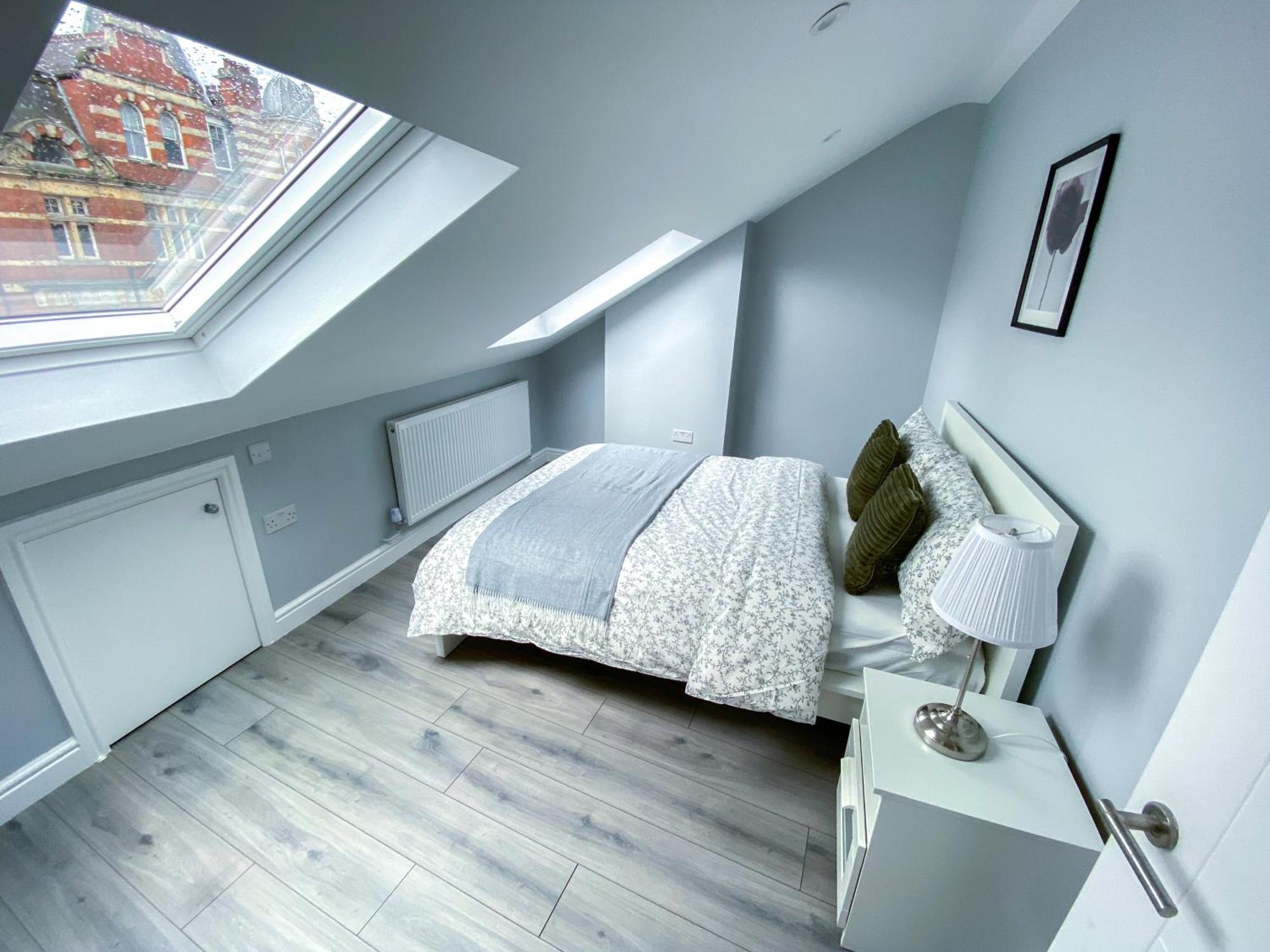 Large 1-Bedroom Flat, 5 Guest, London - F4 Exteriör bild