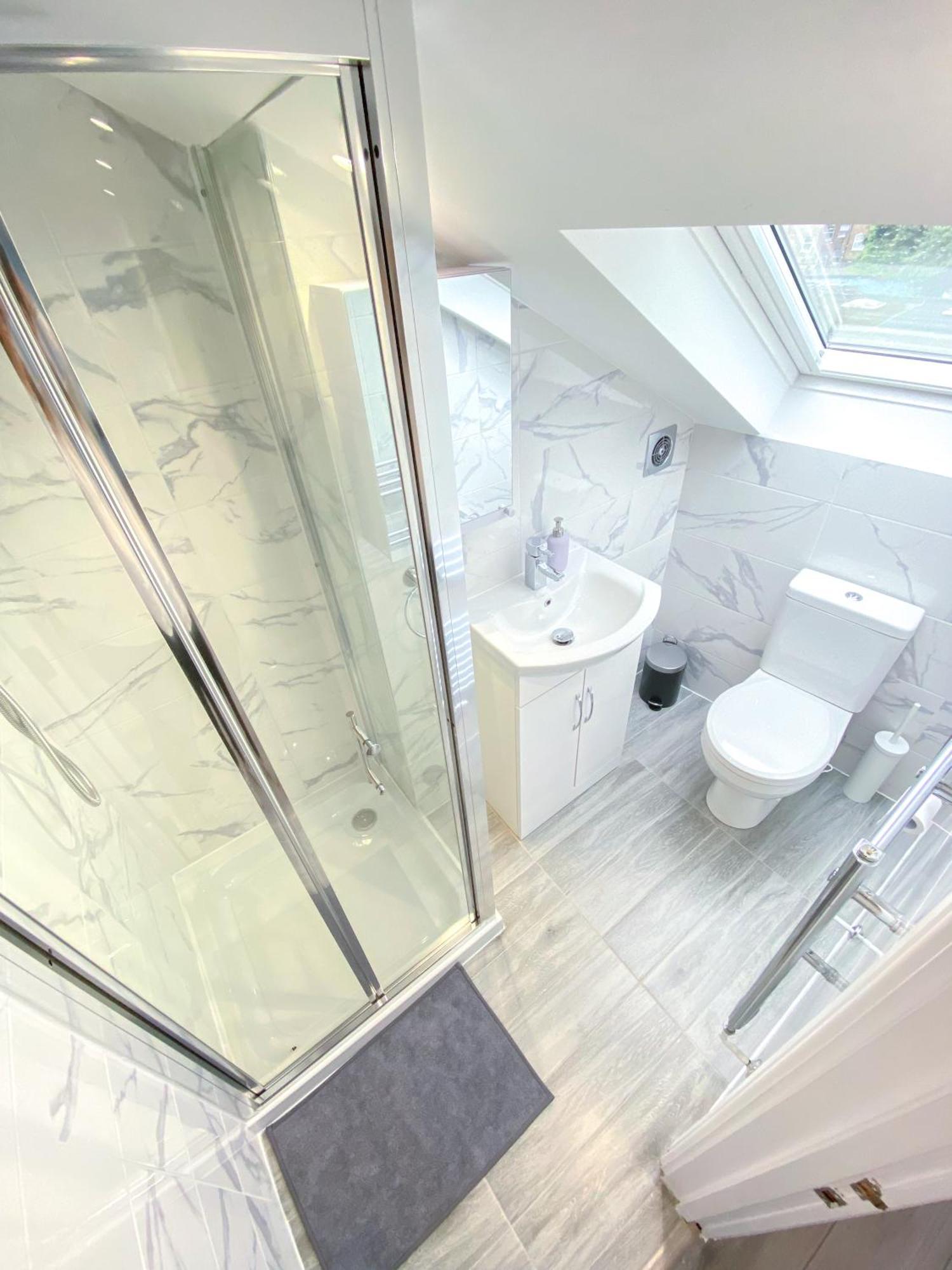 Large 1-Bedroom Flat, 5 Guest, London - F4 Exteriör bild