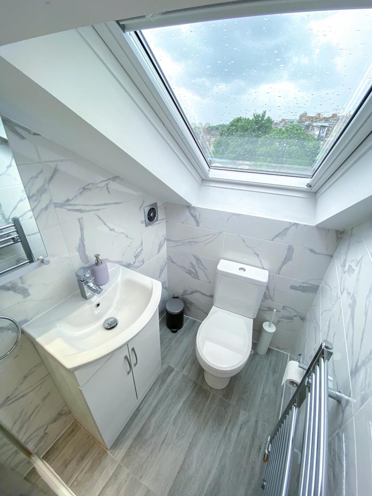 Large 1-Bedroom Flat, 5 Guest, London - F4 Exteriör bild